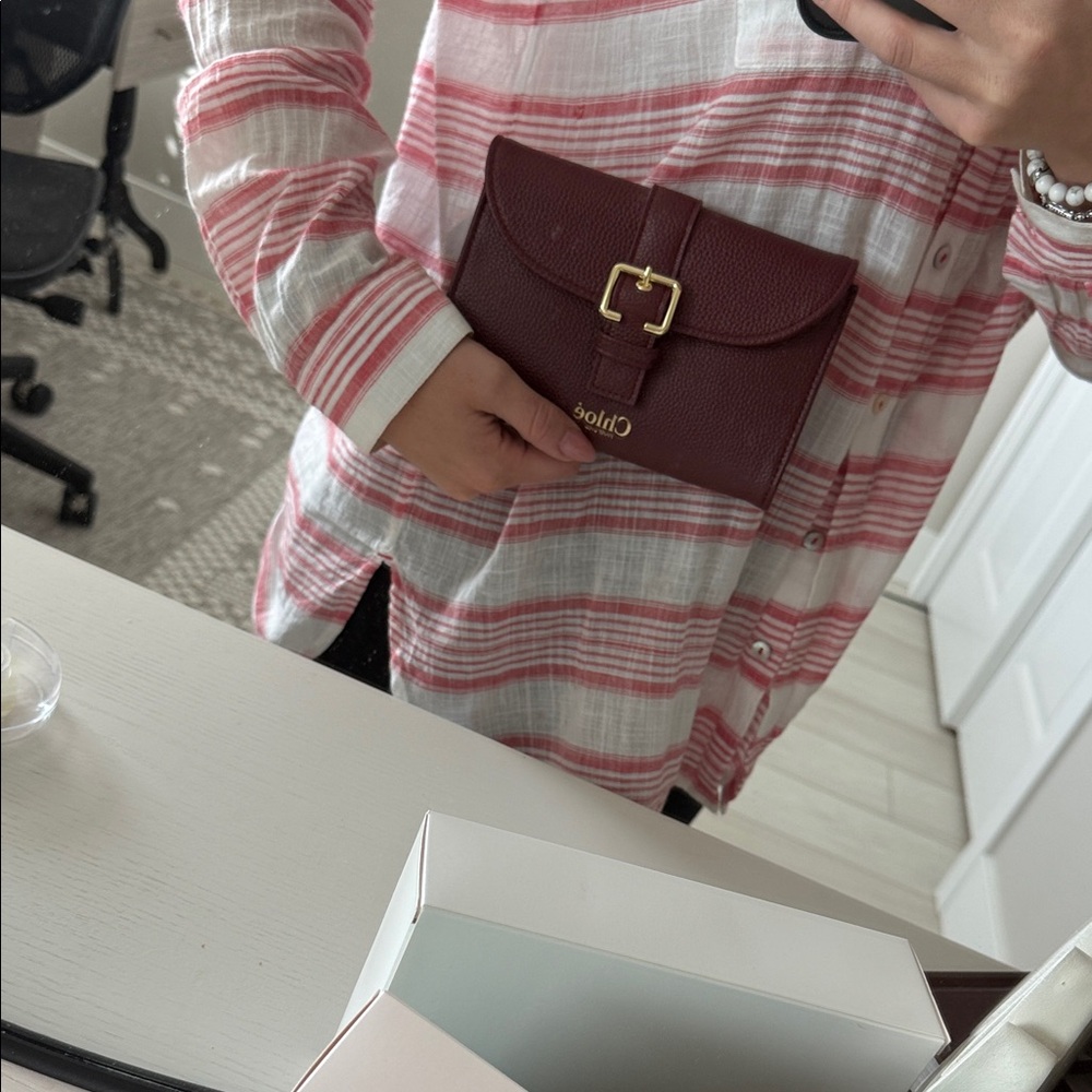 Chloé Parfums Pebbled Burgundy Small clutch with Gold Buckle - Picture 7 of 8